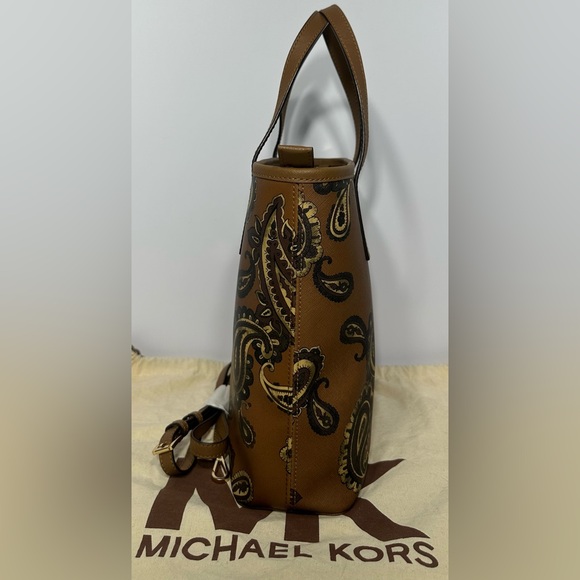 Michael Kors Emry medium top zip tote bag with a brown and gold paisley print - Picture 3 of 10